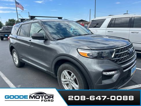Used 2023 Ford Explorer XLT w/ Equipment Group 202A AWD/4WD image 2
