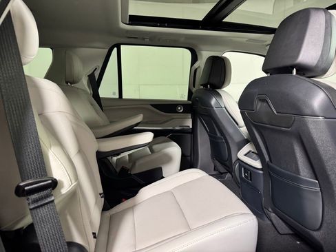 New 2026 Lincoln Navigator Reserve AWD/4WD image 18