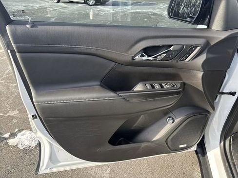 Used 2023 GMC Acadia SLT w/ Elevation Edition image 23