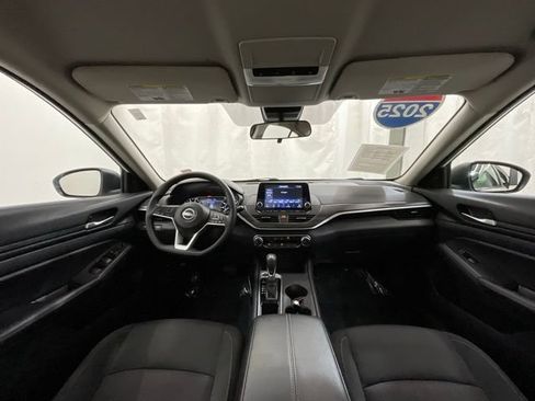 Used 2025 Nissan Altima 2.5 SV FWD image 16