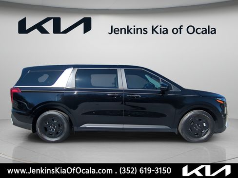 New 2026 Kia Carnival FWD image 2