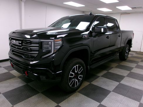 Used 2023 GMC Sierra 1500 AT4 w/ Technology Package AWD/4WD image 1
