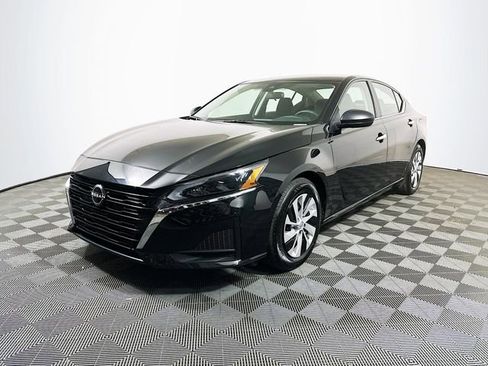 Used 2024 Nissan Altima 2.5 S image 4