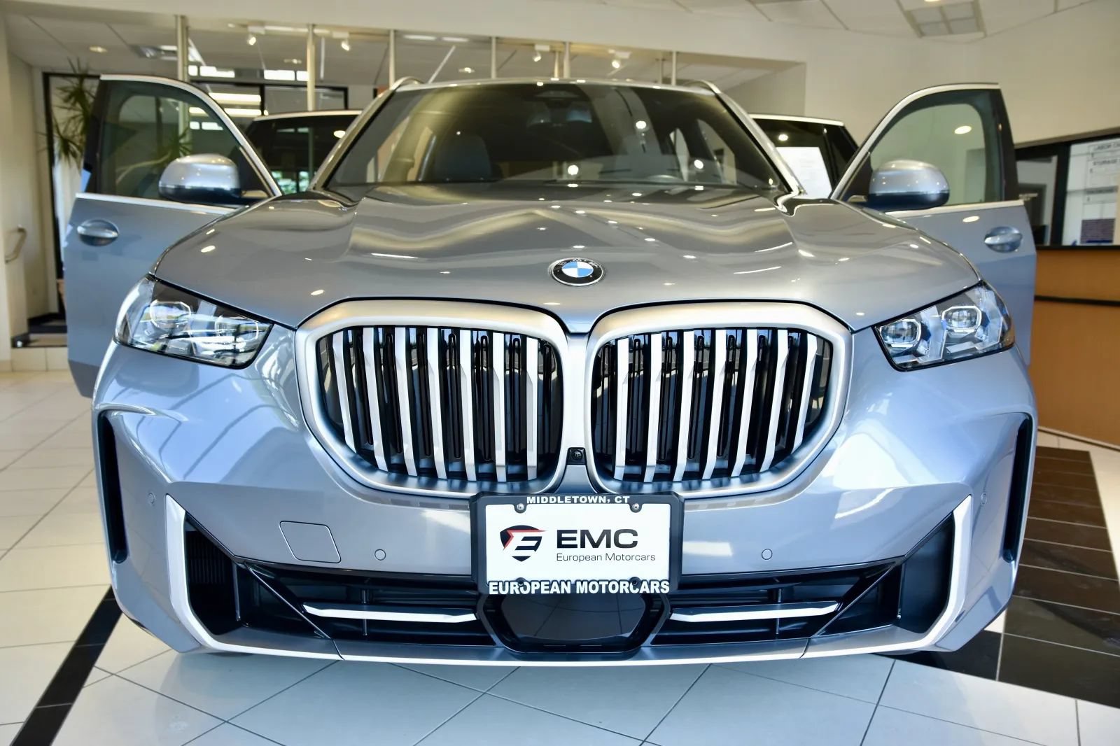 Used 2024 BMW X5 xDrive40i w/ Premium Package AWD/4WD image 2