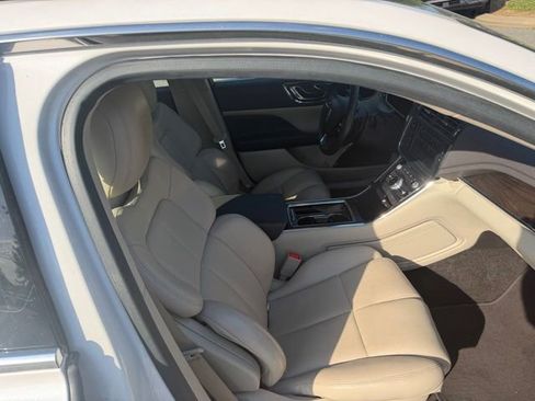Used 2017 Lincoln Continental Select w/ Climate Package AWD/4WD image 11