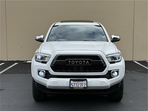 Used 2017 Toyota Tacoma Limited w/ Tow Package AWD/4WD image 2