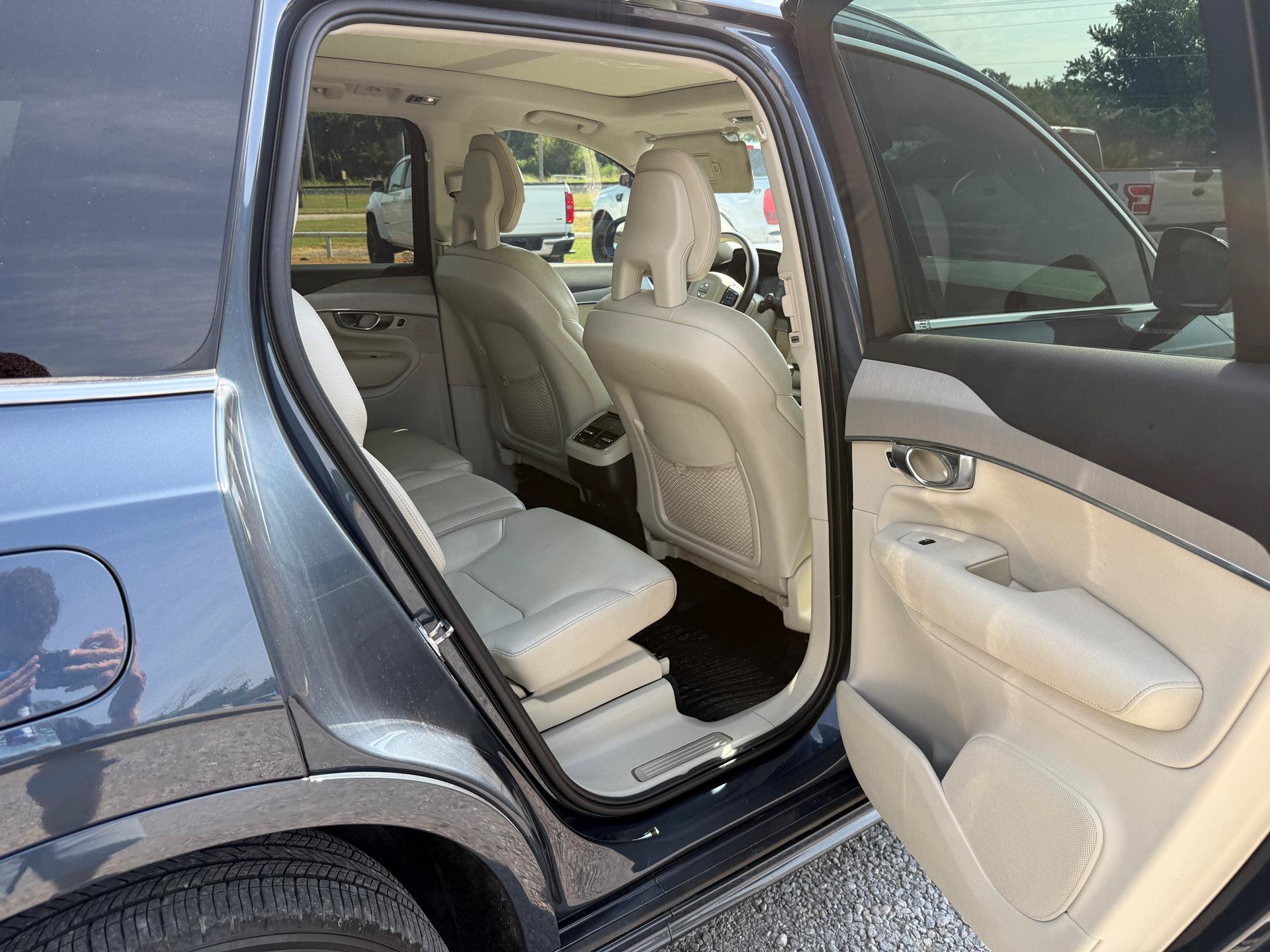 Used 2021 Volvo XC90 T5 Momentum w/ Advanced Package FWD image 16