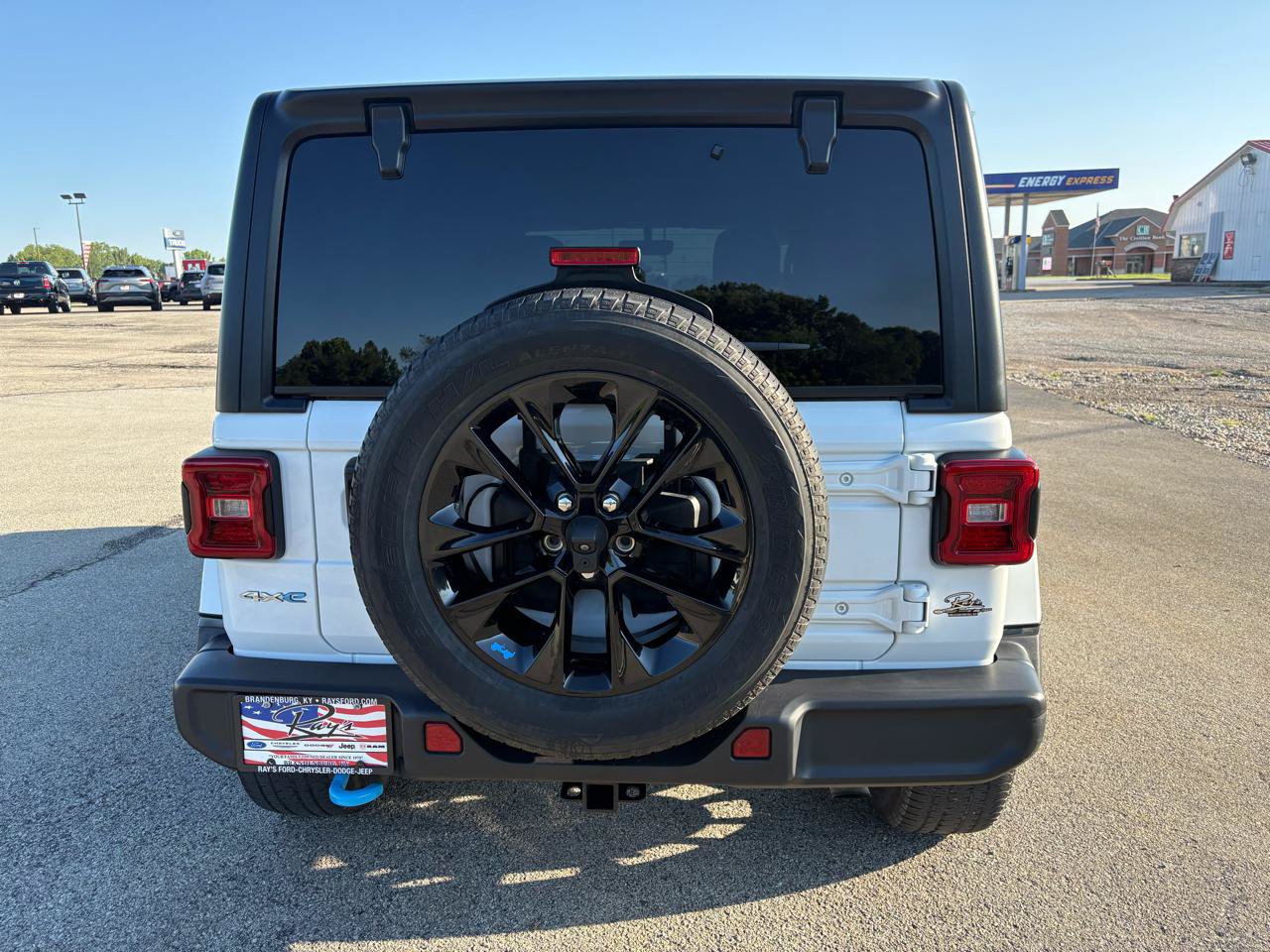 Used 2023 Jeep Wrangler Unlimited Sahara w/ Cold Weather Group AWD/4WD image 4