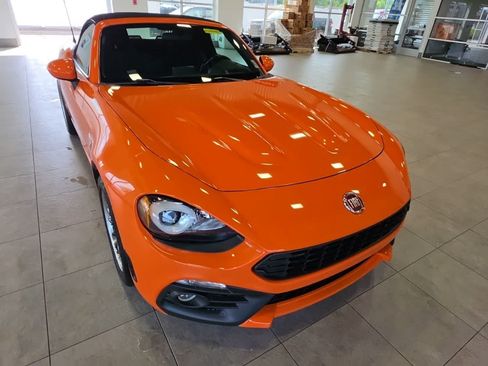 Used 2017 FIAT 124 Spider Classica RWD image 4