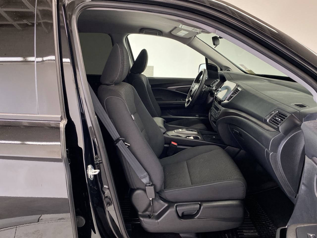 Used 2025 Honda Ridgeline Sport image 28