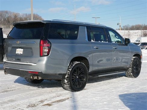 Used 2024 Chevrolet Suburban Premier image 7