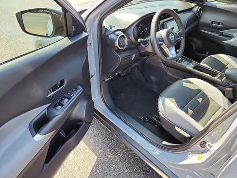 Used 2024 Nissan Kicks SR w/ SR Premium Package image 9