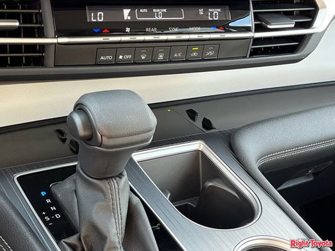 Certified 2026 Toyota Sienna LE FWD image 29