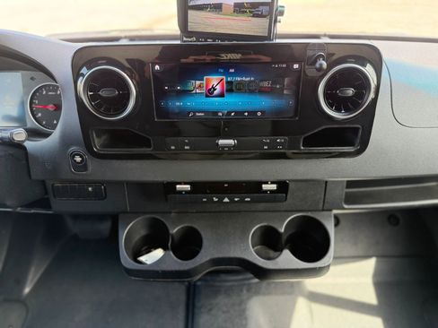 Used 2019 Mercedes-Benz Sprinter 170 w/ Chrome Grille Package image 17
