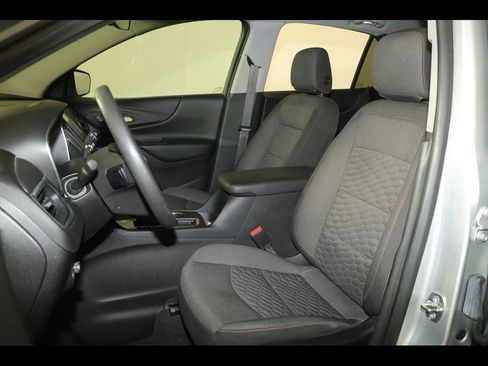 Used 2018 Chevrolet Equinox LT image 17