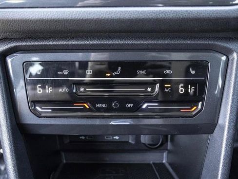 Used 2023 Volkswagen Tiguan SE w/ Panoramic Sunroof Package FWD image 18
