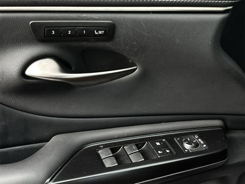 Used 2020 Lexus ES 300h w/ Premium Package image 21