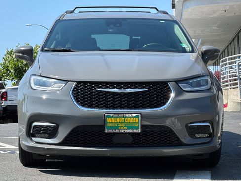 Used 2022 Chrysler Pacifica Touring-L FWD image 6