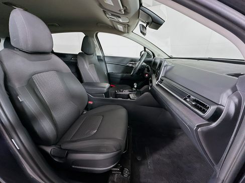 Used 2025 Kia Sportage LX image 28