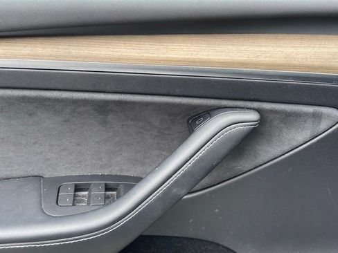 Used 2023 Tesla Model Y Long Range image 17