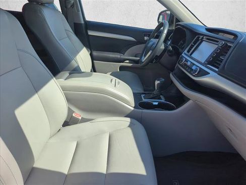 Used 2016 Toyota Highlander XLE image 25