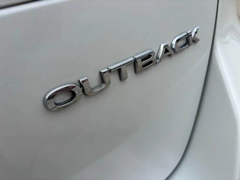 Used 2022 Subaru Outback Premium image 10