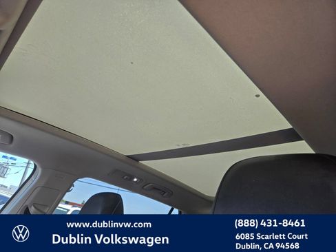 Certified 2023 Volkswagen Tiguan SE w/ Panoramic Sunroof Package FWD image 17