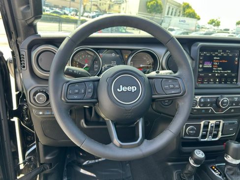 Used 2023 Jeep Wrangler Unlimited w/ Sun & Screen Package AWD/4WD image 23