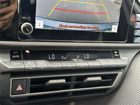 Used 2025 Toyota Camry SE image 18