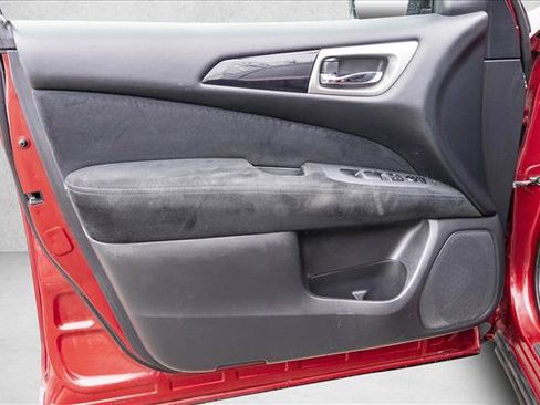 Used 2015 Nissan Pathfinder S AWD/4WD image 12