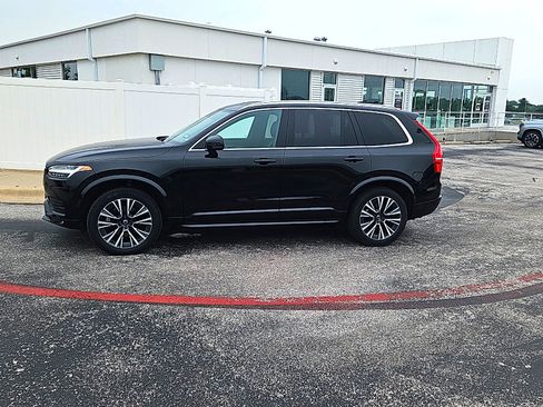 Used 2022 Volvo XC90 T5 Momentum w/ Protection Package Premier FWD image 3