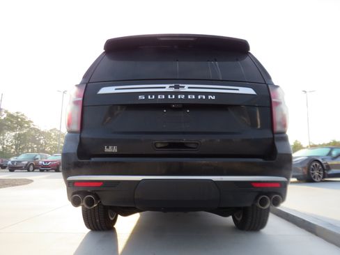 Used 2022 Chevrolet Suburban High Country image 5