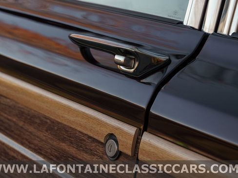 Used 1991 Jeep Grand Wagoneer Base image 34