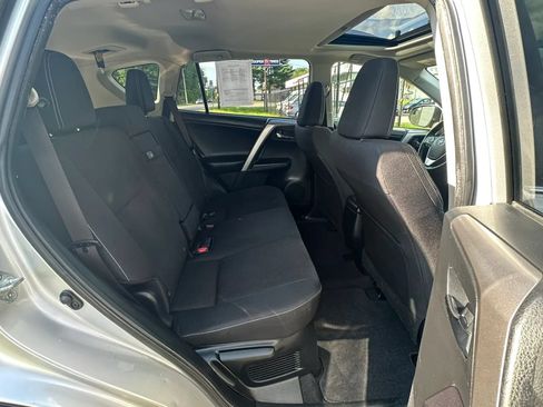 Used 2016 Toyota RAV4 XLE AWD/4WD image 25