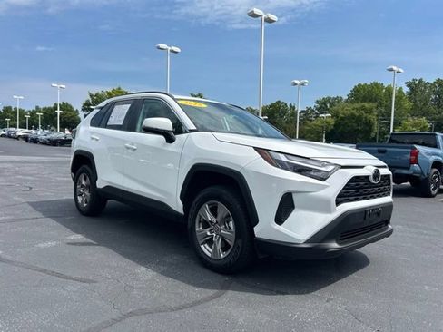 Used 2025 Toyota RAV4 XLE FWD image 4
