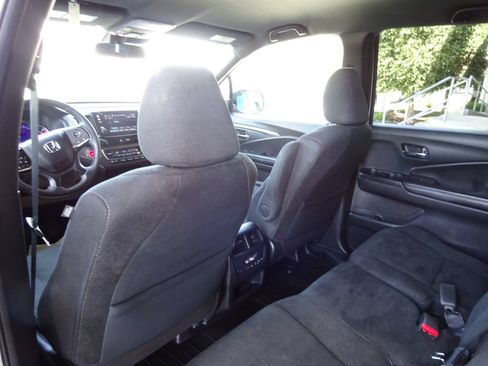 Used 2022 Honda Pilot Sport image 19
