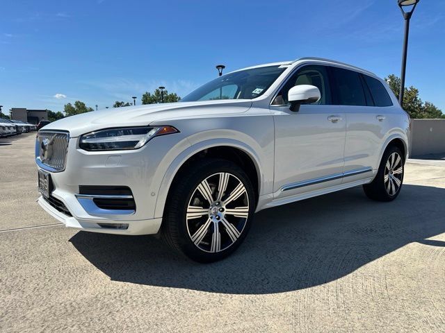 Certified 2023 Volvo XC90 B6 Ultimate w/ Protection Package AWD/4WD image 4