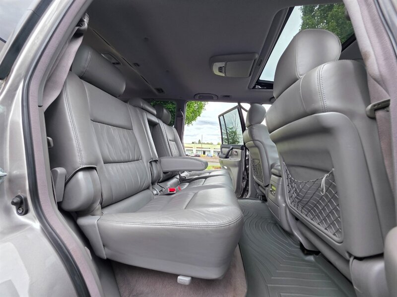 Used 2004 Toyota Land Cruiser w/ Convenience Pkg AWD/4WD image 13