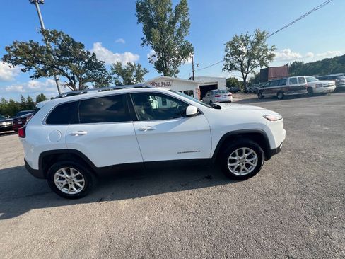 Used 2014 Jeep Cherokee Latitude w/ Comfort/Convenience Group AWD/4WD image 4