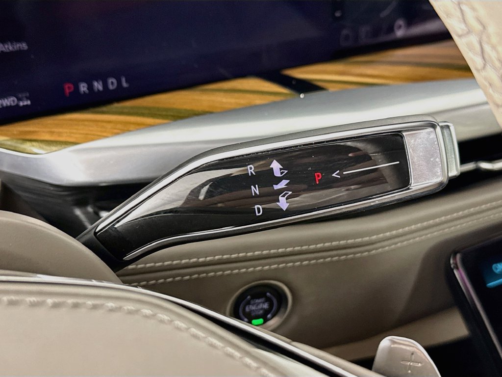 Used 2025 Cadillac Escalade ESV Sport Platinum w/ LPO, Floor Liner Package AWD/4WD image 18