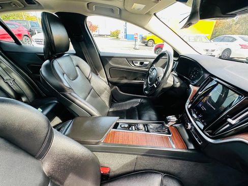 Used 2021 Volvo S60 T6 Momentum image 22