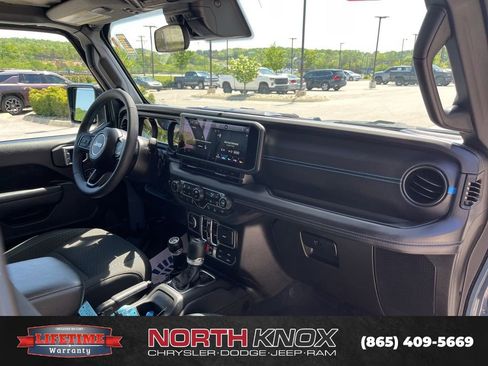 Used 2025 Jeep Wrangler Unlimited Rubicon 4xe w/ Safety Group AWD/4WD image 27