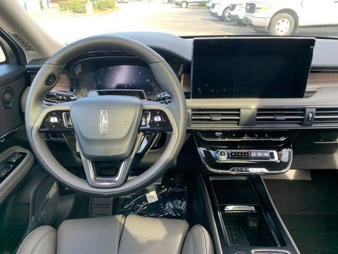 New 2025 Lincoln Corsair Reserve w/ Equipment Group 202A image 17