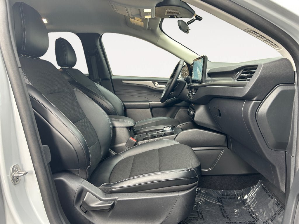 Used 2025 Ford Escape SE FWD image 24