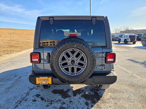 Used 2024 Jeep Wrangler Sport S image 5