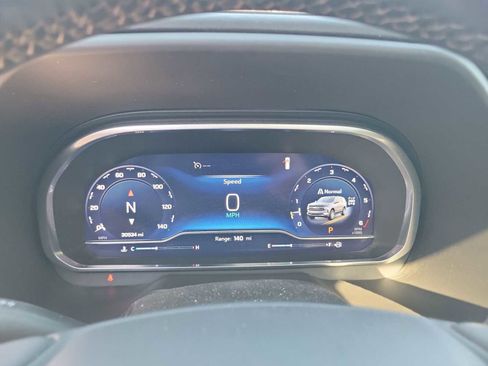 Used 2024 Chevrolet Suburban Z71 w/ Luxury Package image 18