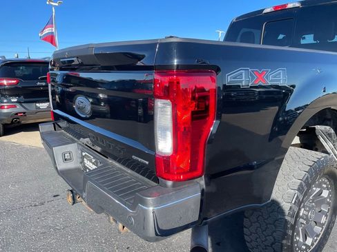 Used 2017 Ford F250 Lariat w/ Snow Plow Prep Package AWD/4WD image 31