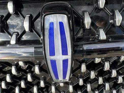 New 2026 Lincoln Nautilus Reserve image 7