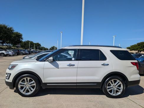 Used 2017 Ford Explorer Limited w/ Equipment Group 301A FWD image 3