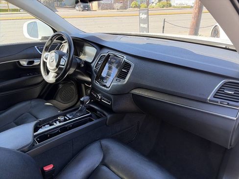 Used 2020 Volvo XC90 T5 Momentum image 17